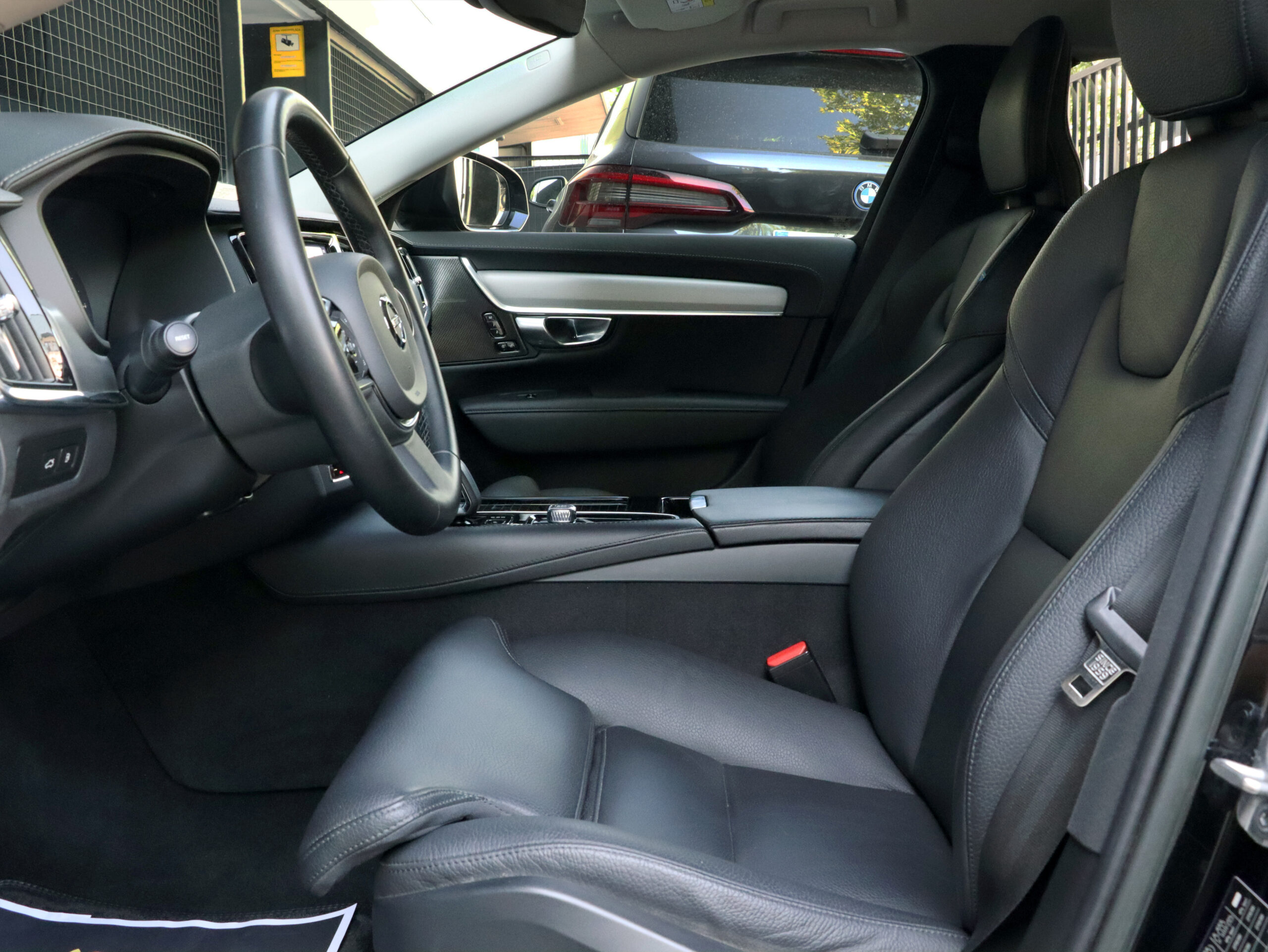 17 Fotografía del VolvoV902.0 T6 AWD Recharge Plus Dark Auto de segunda mano en Show Cars