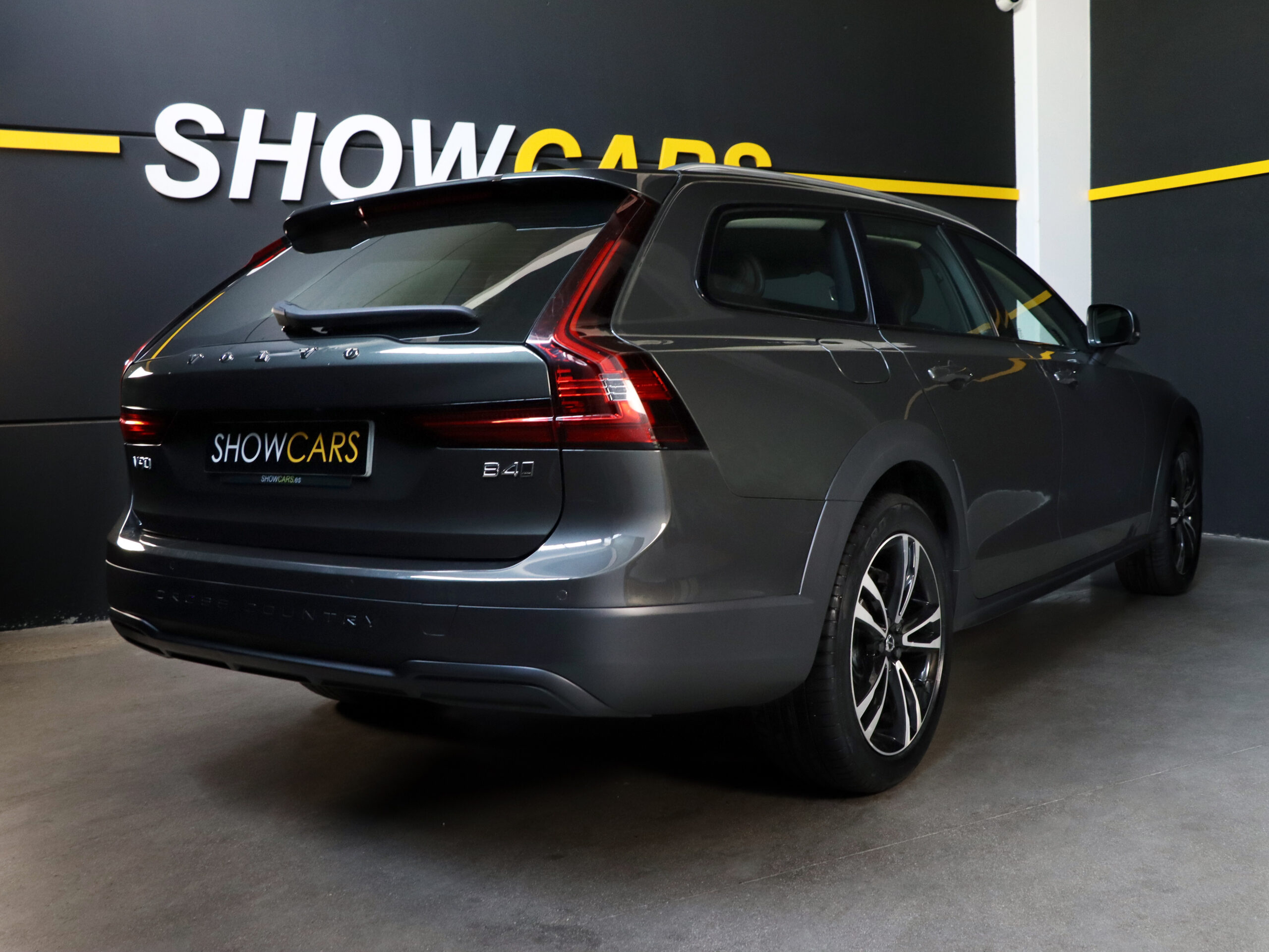 27 Fotografía del VolvoV90Cross Country 2.0 B4 D AWD Auto de segunda mano en Show Cars