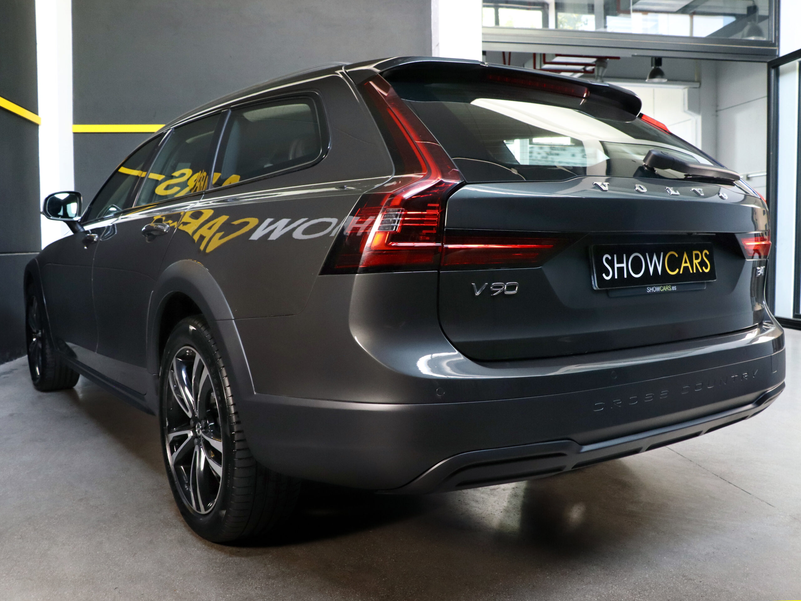 29 Fotografía del VolvoV90Cross Country 2.0 B4 D AWD Auto de segunda mano en Show Cars