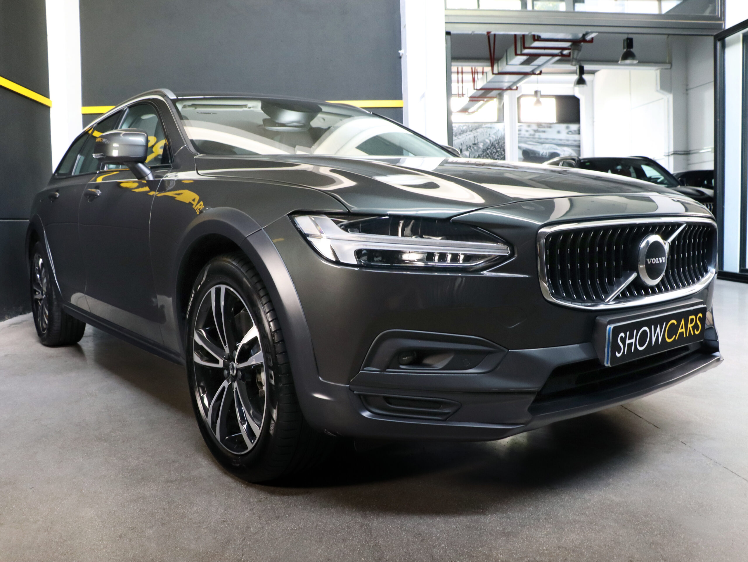 3 Fotografía del VolvoV90Cross Country 2.0 B4 D AWD Auto de segunda mano en Show Cars
