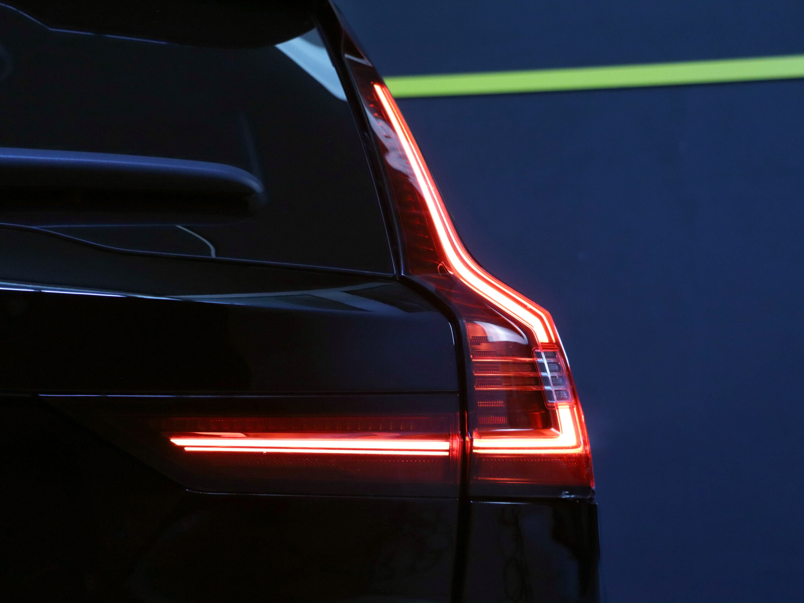 33 Fotografía del VolvoV902.0 T6 AWD Recharge Plus Dark Auto de segunda mano en Show Cars