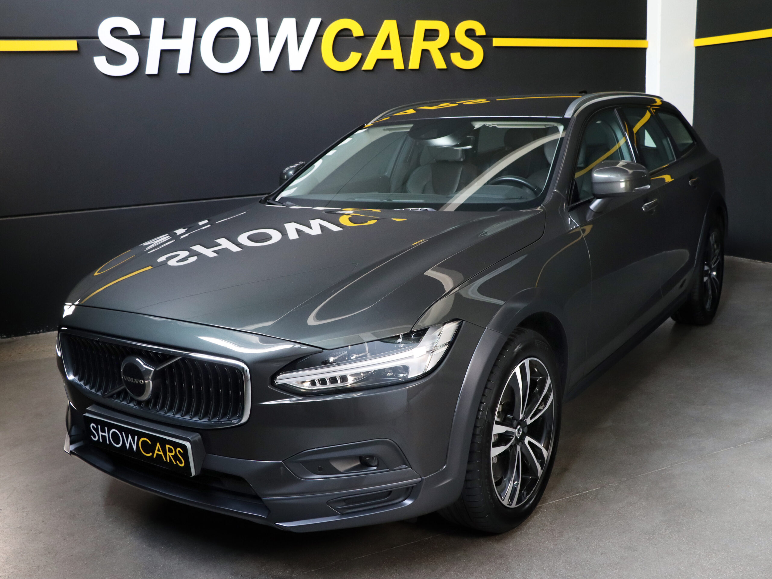 4 Fotografía del VolvoV90Cross Country 2.0 B4 D AWD Auto de segunda mano en Show Cars