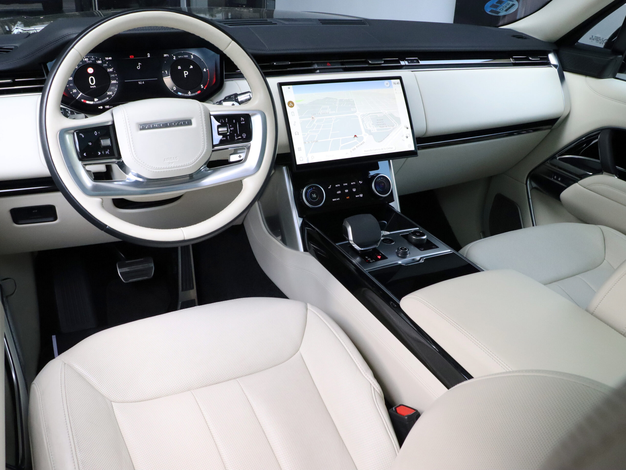 26 Fotografía del Land RoverRange Rover3.0D I6 350 CV MHEV Auto Autobiography de segunda mano en Show Cars