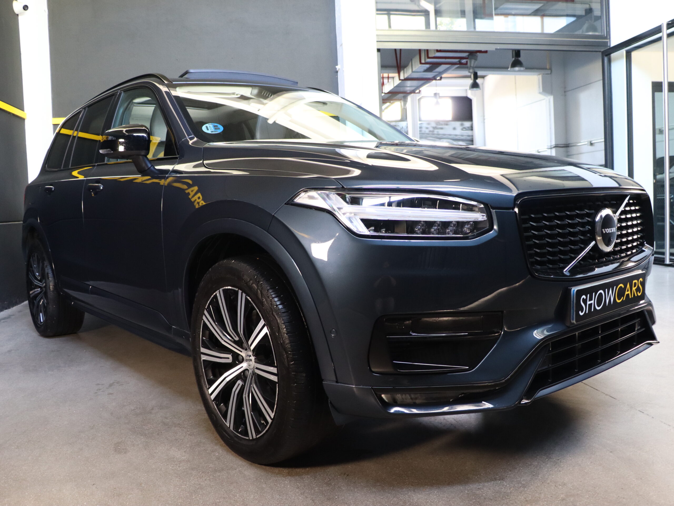 3 Fotografía del VolvoXC902.0 B5 D AWD Plus Dark Auto de segunda mano en Show Cars