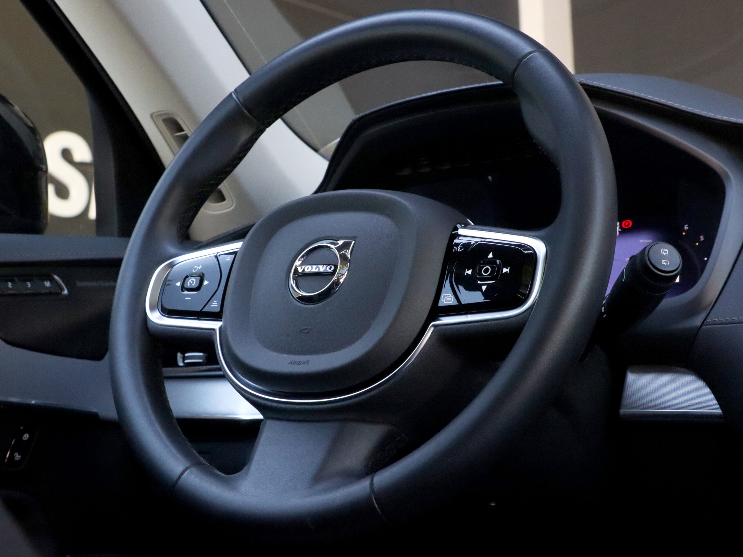 30 Fotografía del VolvoXC902.0 B5 D AWD Plus Dark Auto de segunda mano en Show Cars