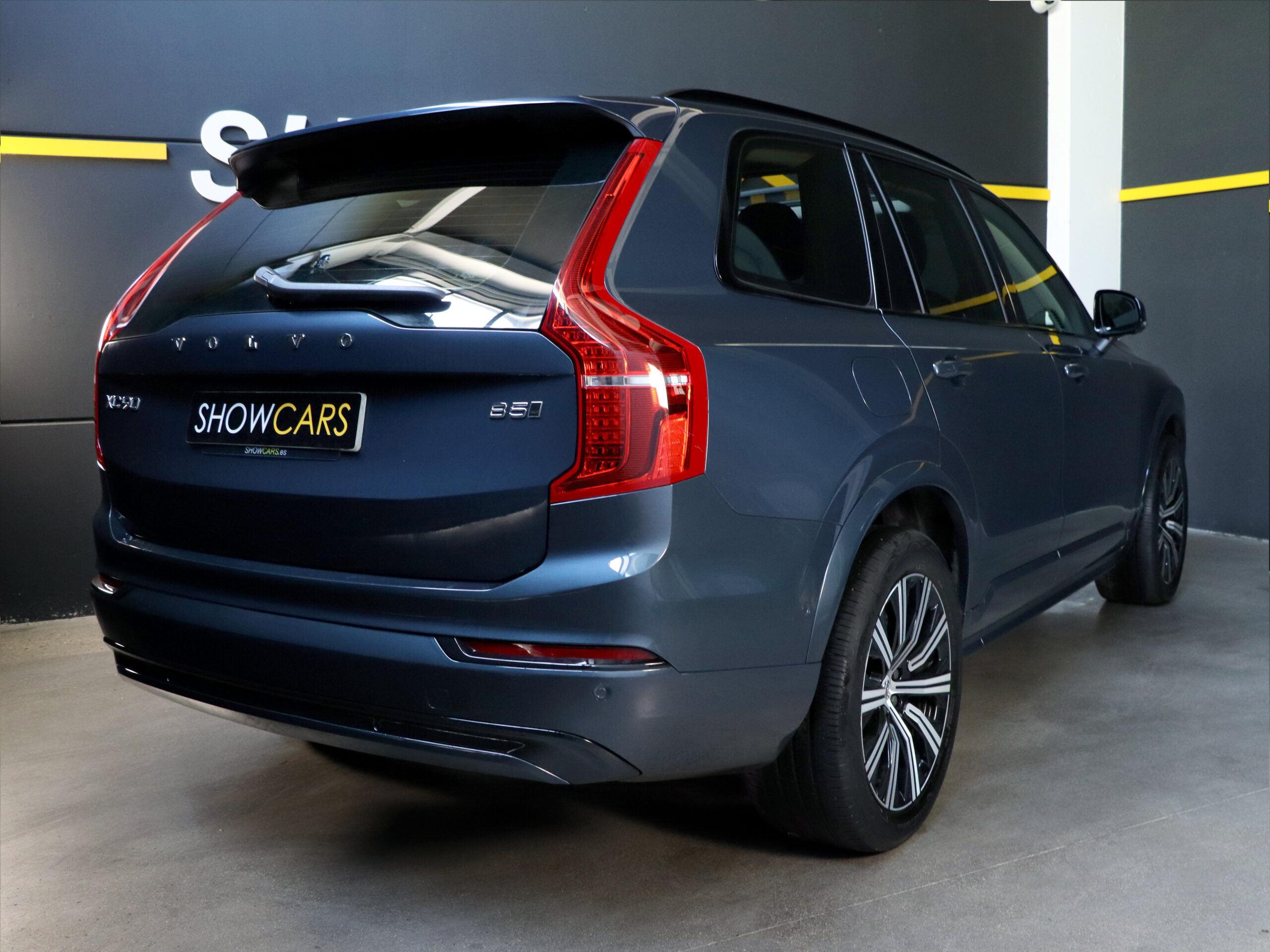 31 Fotografía del VolvoXC902.0 B5 D AWD Plus Dark Auto de segunda mano en Show Cars