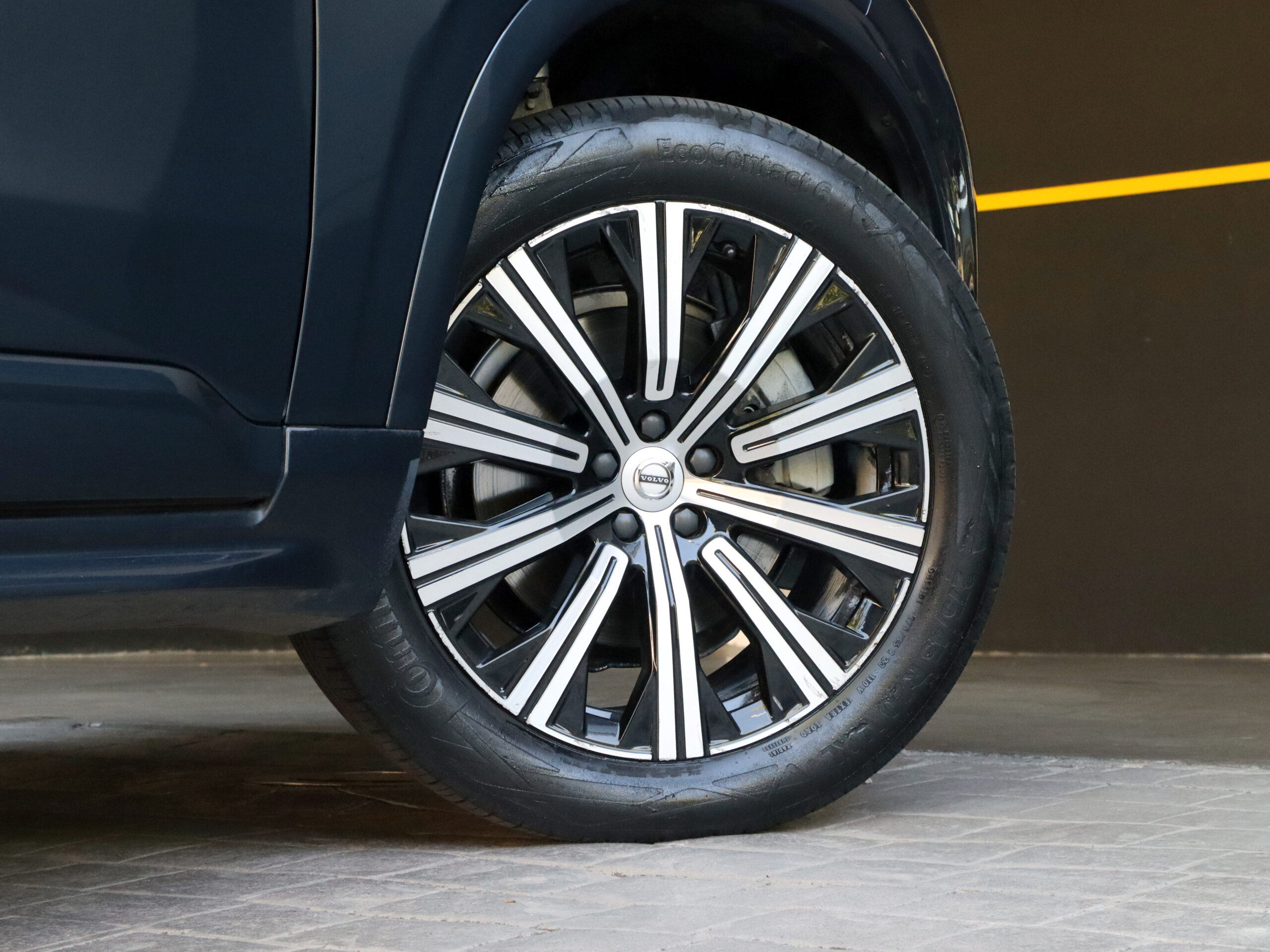 37 Fotografía del VolvoXC902.0 B5 D AWD Plus Dark Auto de segunda mano en Show Cars