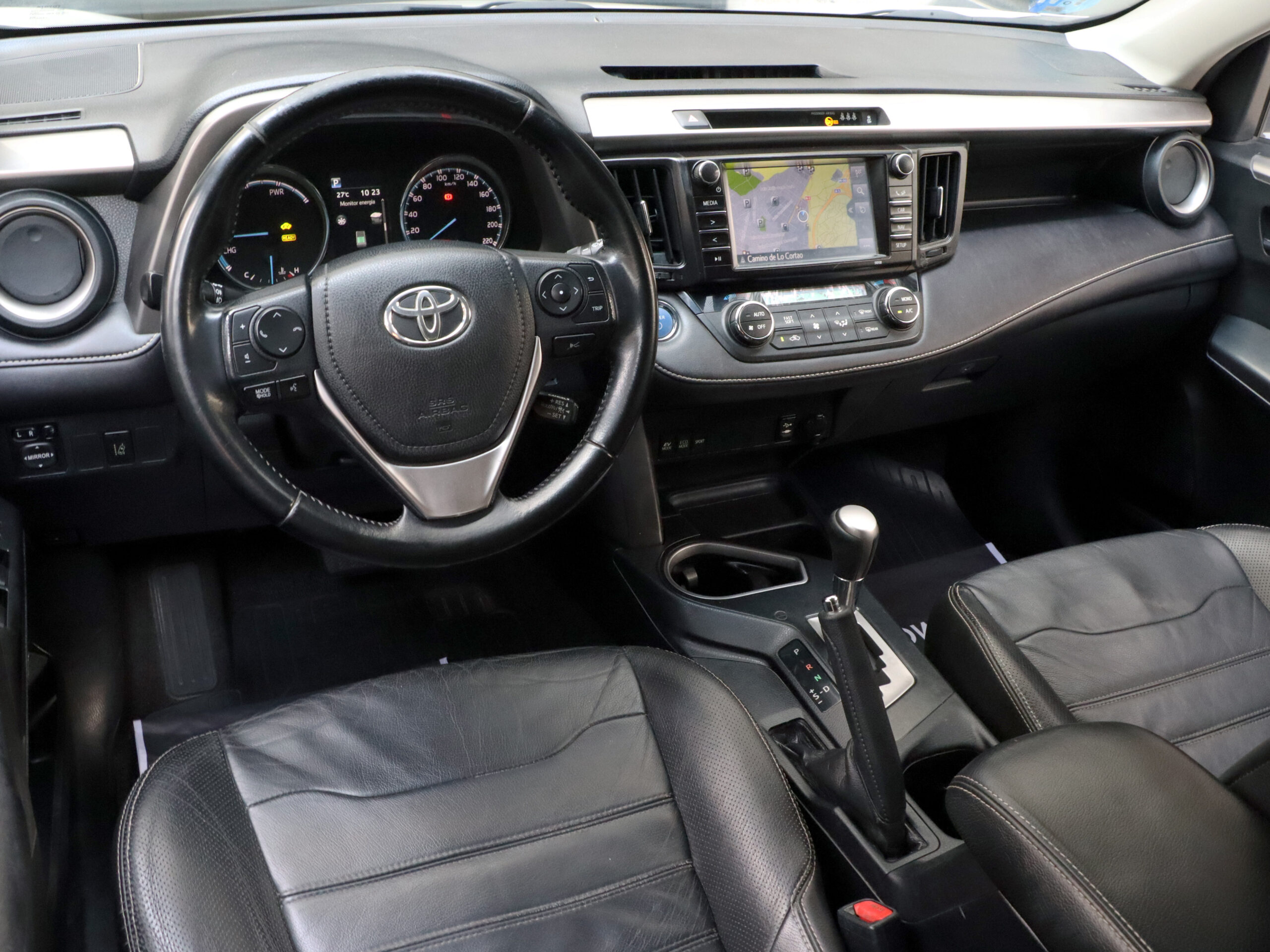 18 Fotografía del ToyotaRAV42.5l hybrid 4WD Advance de segunda mano en Show Cars