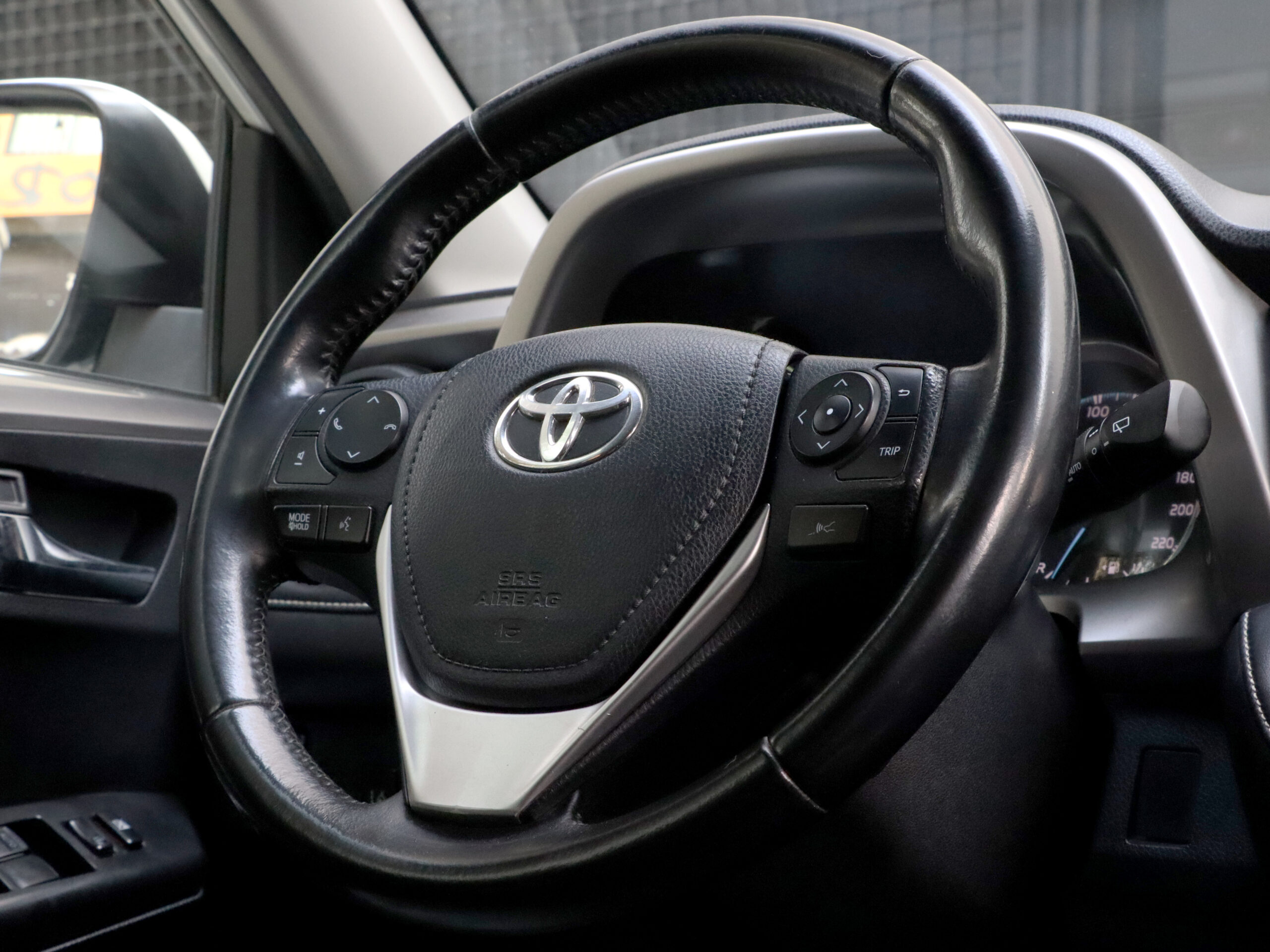 26 Fotografía del ToyotaRAV42.5l hybrid 4WD Advance de segunda mano en Show Cars