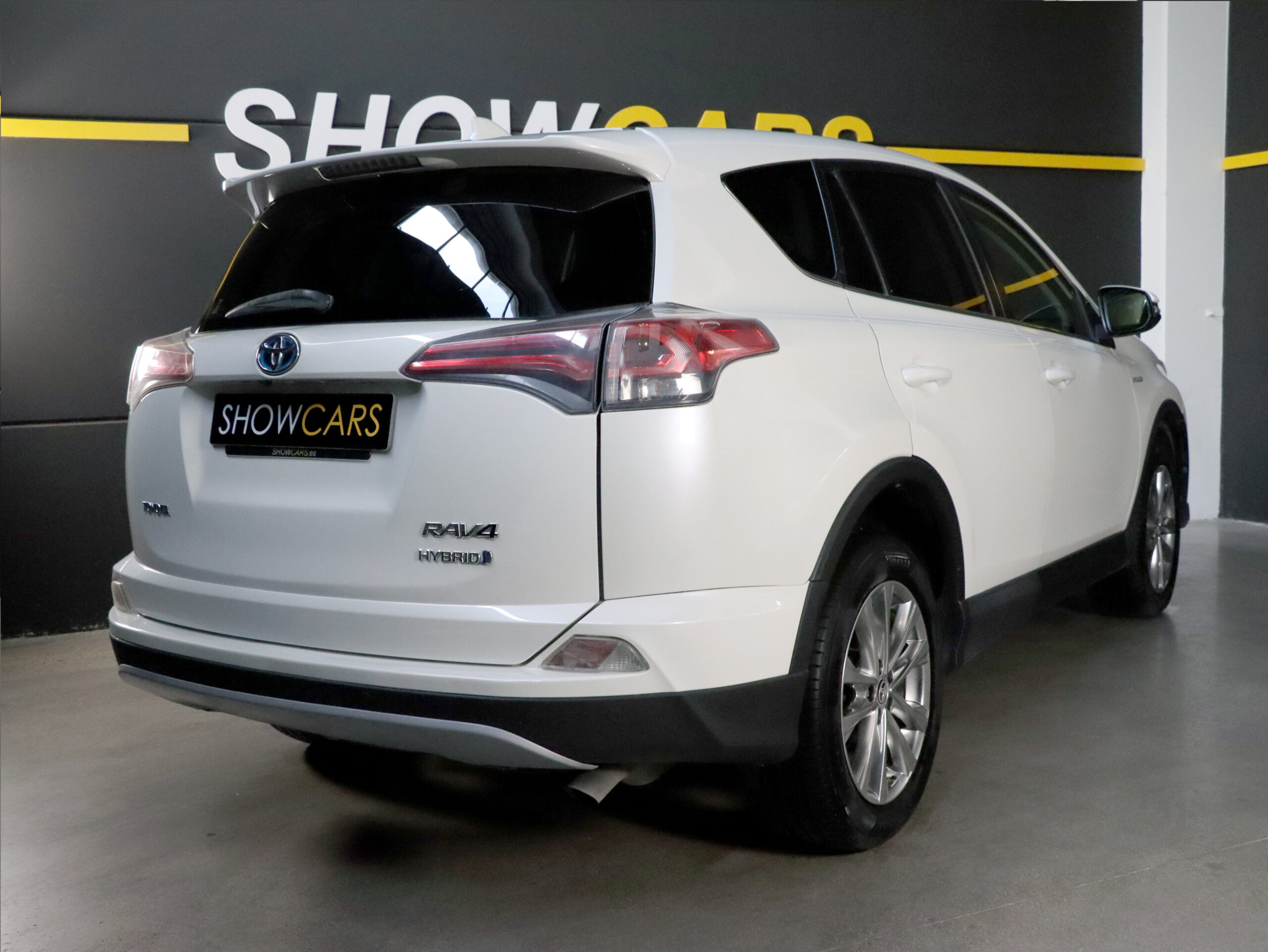 27 Fotografía del ToyotaRAV42.5l hybrid 4WD Advance de segunda mano en Show Cars