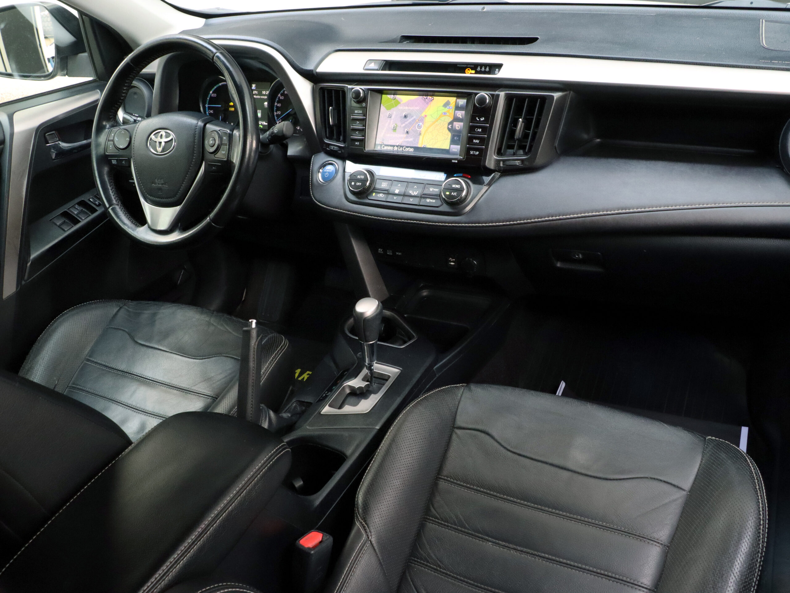 6 Fotografía del ToyotaRAV42.5l hybrid 4WD Advance de segunda mano en Show Cars